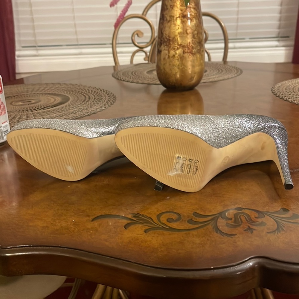 Michael Kors Silver two-tone sparkly Shoes 7.5 M - Picture 4 of 5